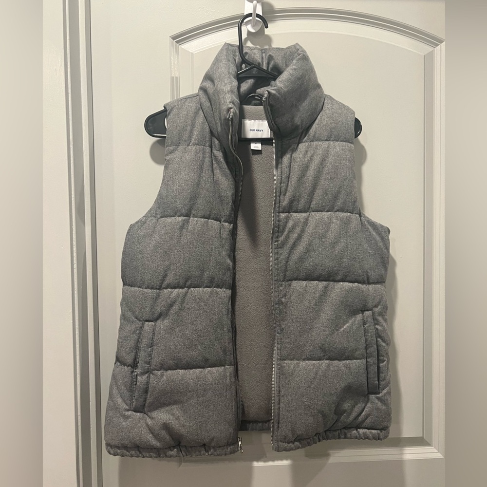 Women’s full length puffer vest - size medium